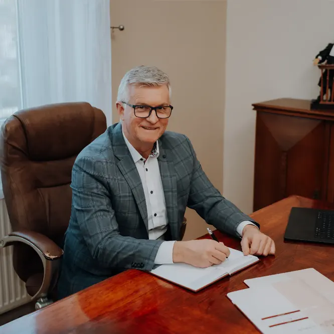 Dr Dobos Pál